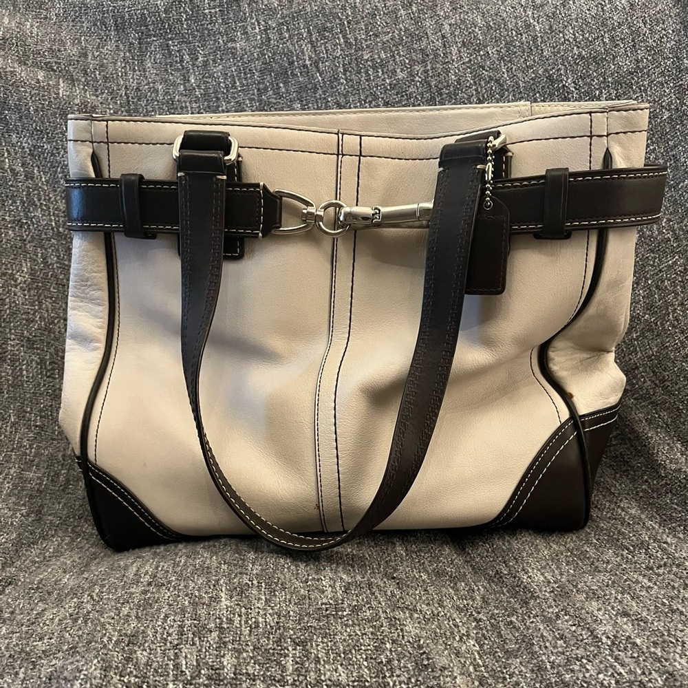 COACH VTG HAMPTON WHITE & BROWN LEATHER HANDBAG PURSE SATCHEL
No E0782 F11342